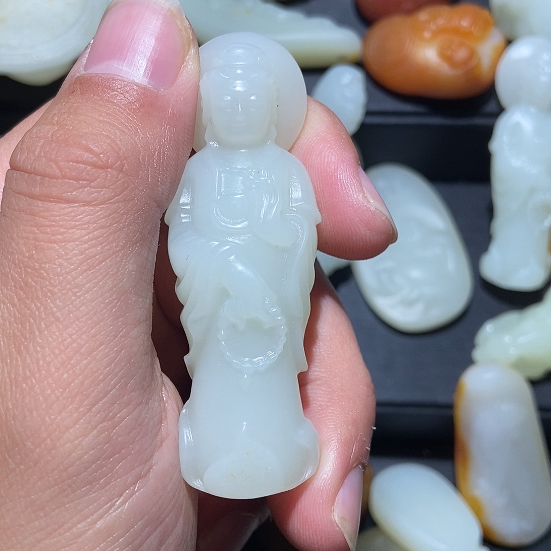 泽***少和田玉未镶嵌颈饰