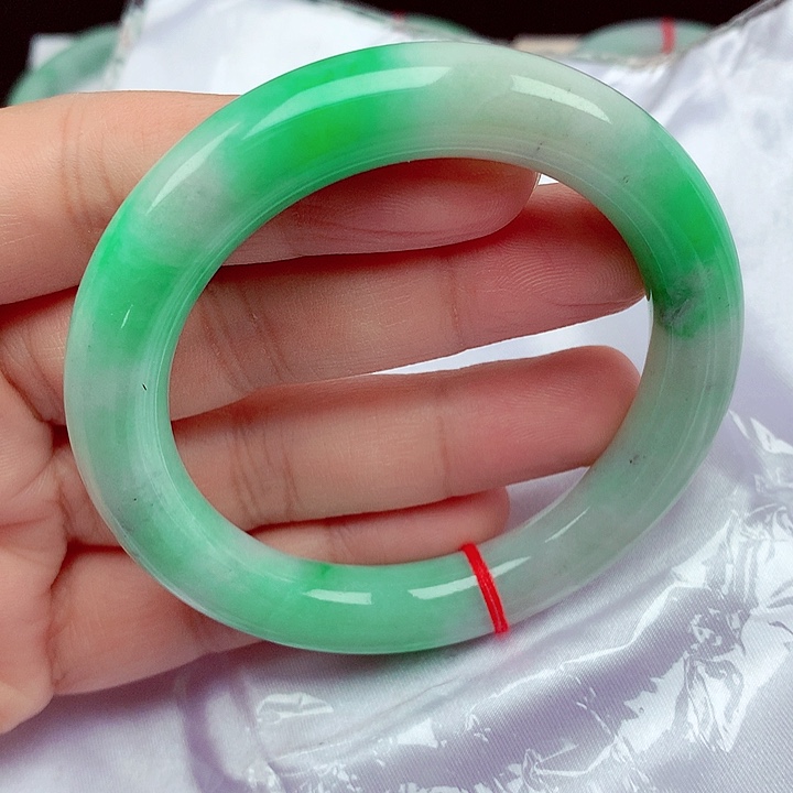 翡翠未镶嵌手镯57～58阳绿色圆条手镯