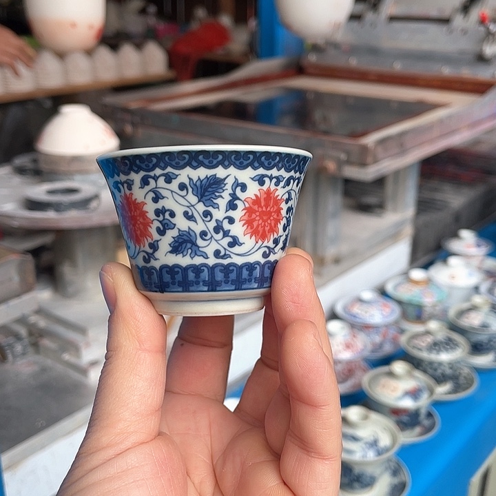 青花釉下彩杯子哈