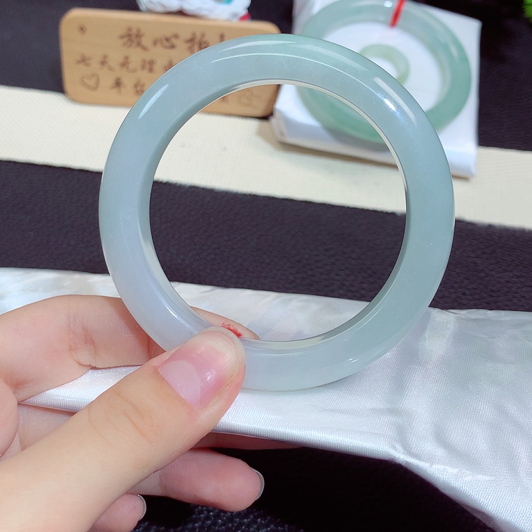 翡翠未镶嵌手镯9012