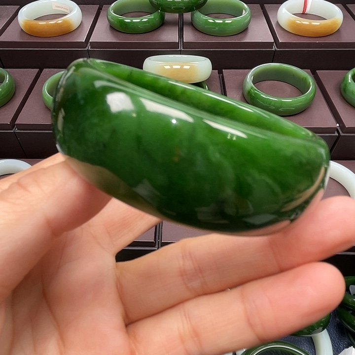 逝***年和田玉未镶嵌手镯