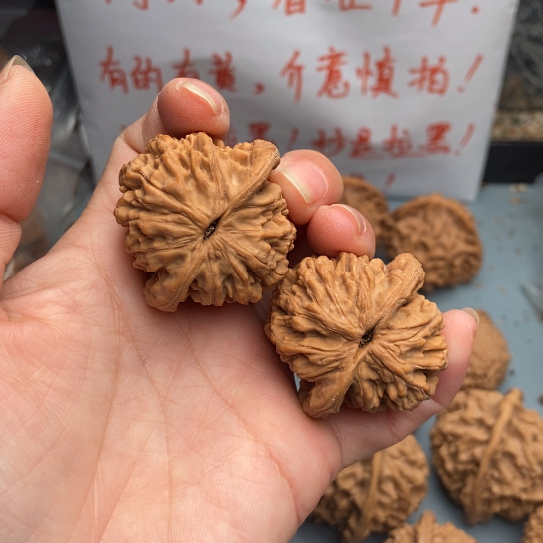 文玩核桃吊坠大**桃虎头8