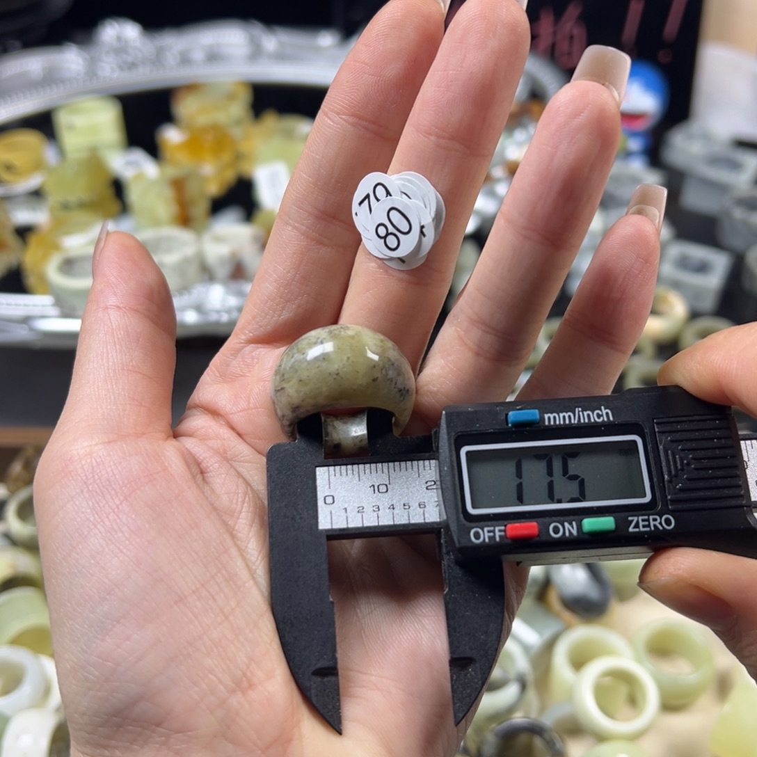 蛇纹石玉未镶嵌戒指