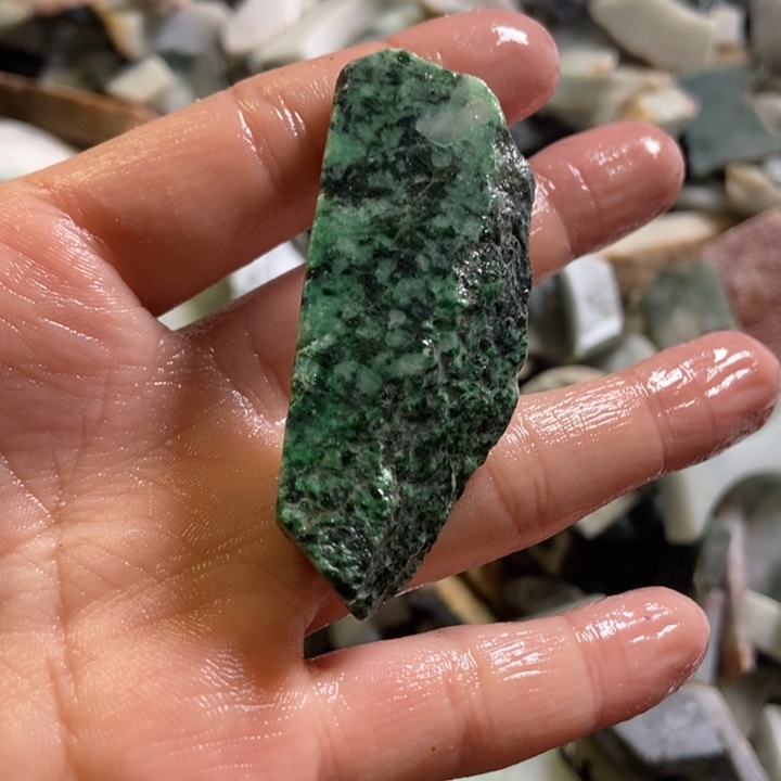 翡翠颈饰未镶嵌天然翡翠