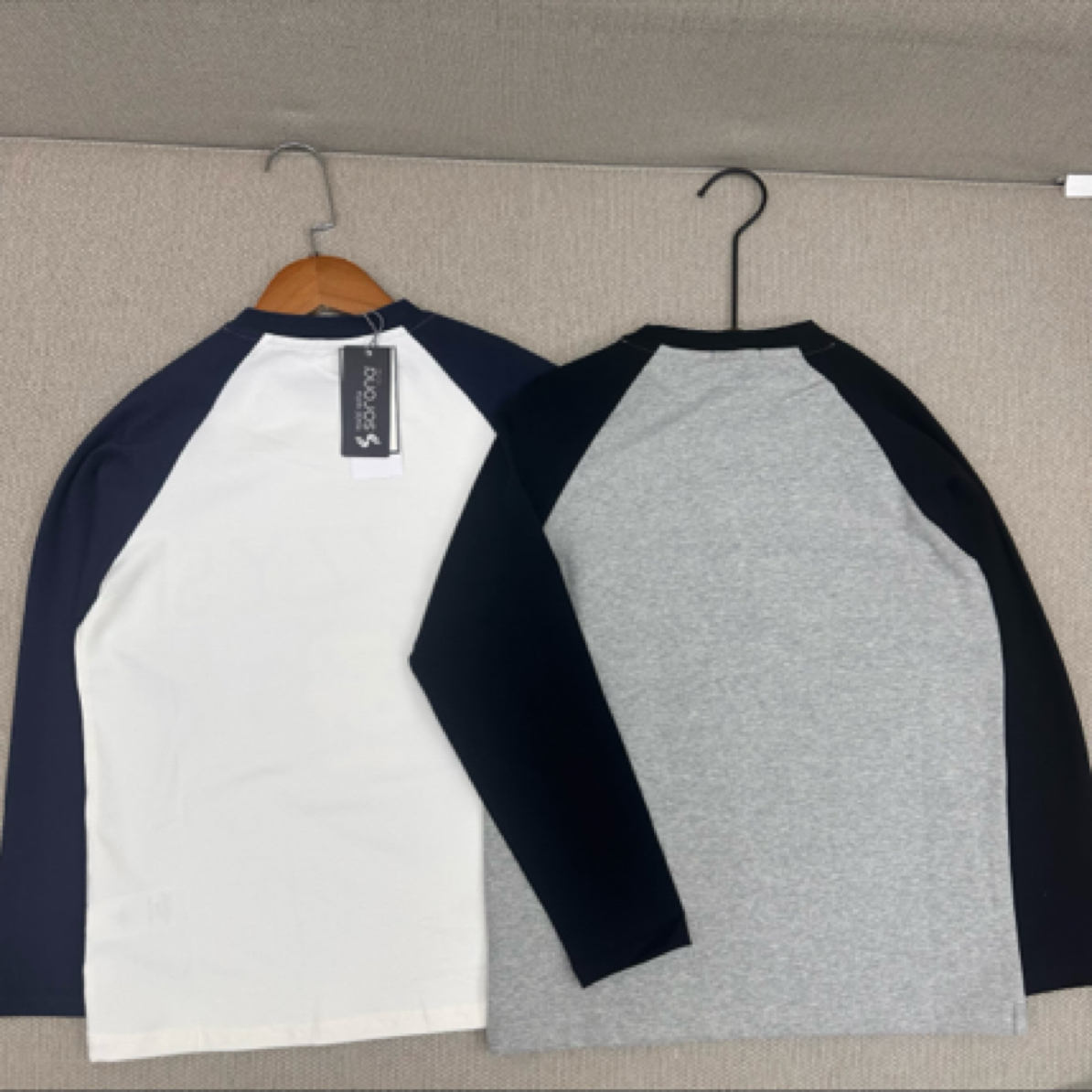 2、两色长袖童装男童圆领衫秋季新品中大童拼色舒适