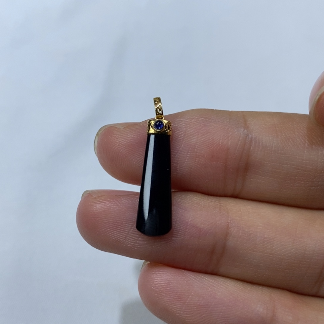 翡翠18K金镶嵌颈饰吊坠