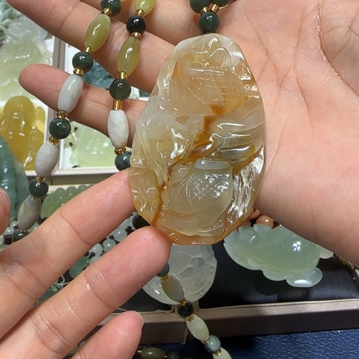 蛇纹石玉未镶嵌吊坠