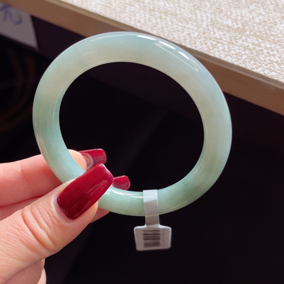 翡翠手镯未镶嵌手镯