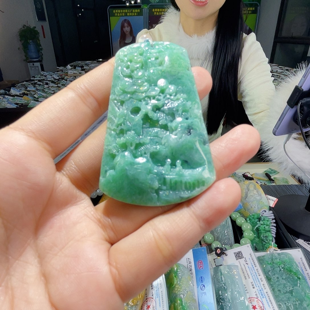 颈饰未镶嵌翡翠一