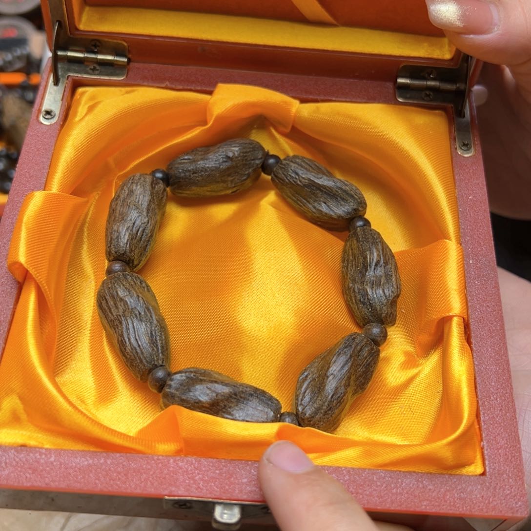 大叶紫檀（黑酸枝木类）