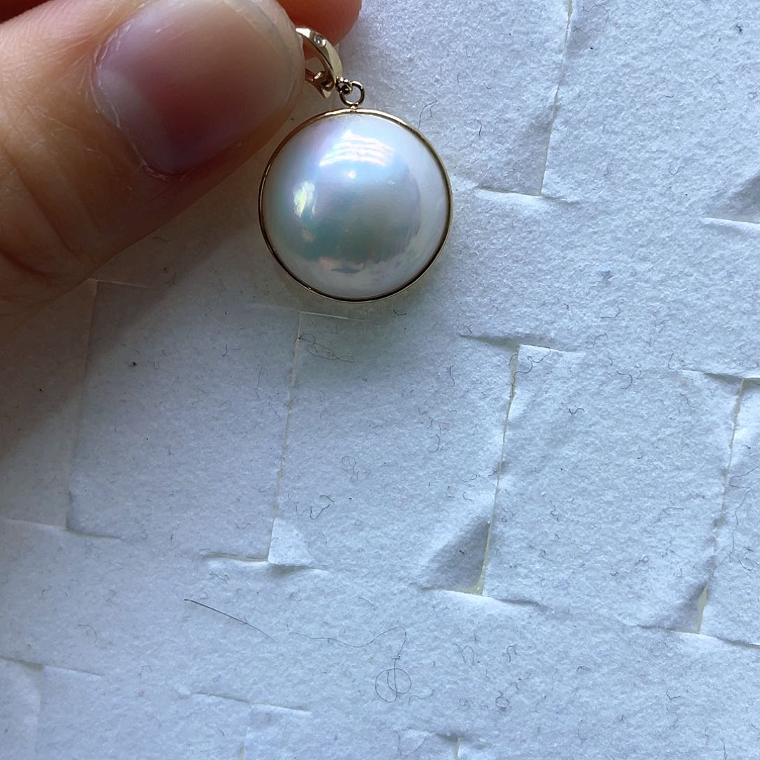 拼合珍珠（马贝珠）颈饰18K金镶嵌