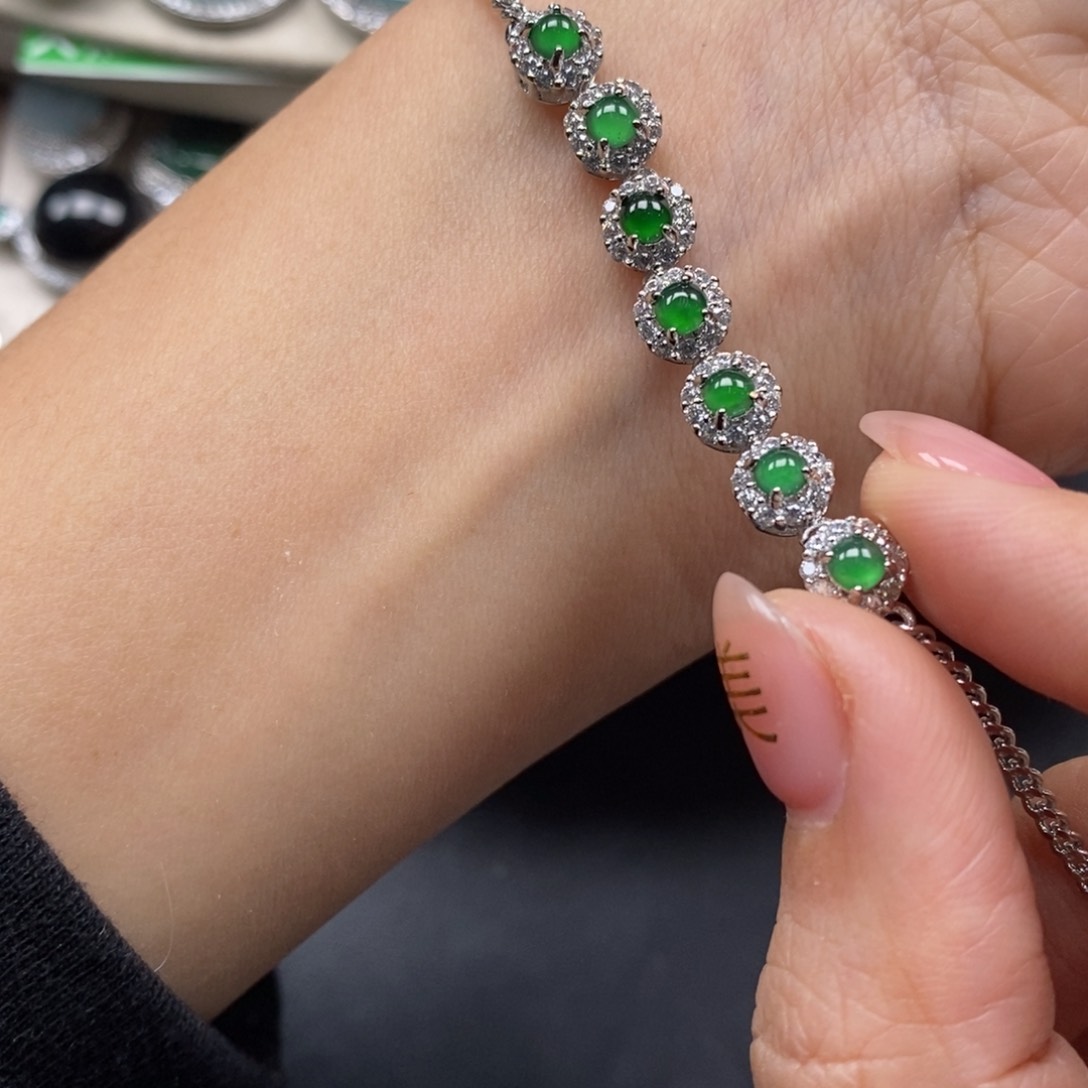 翡翠颈饰未镶嵌翡翠