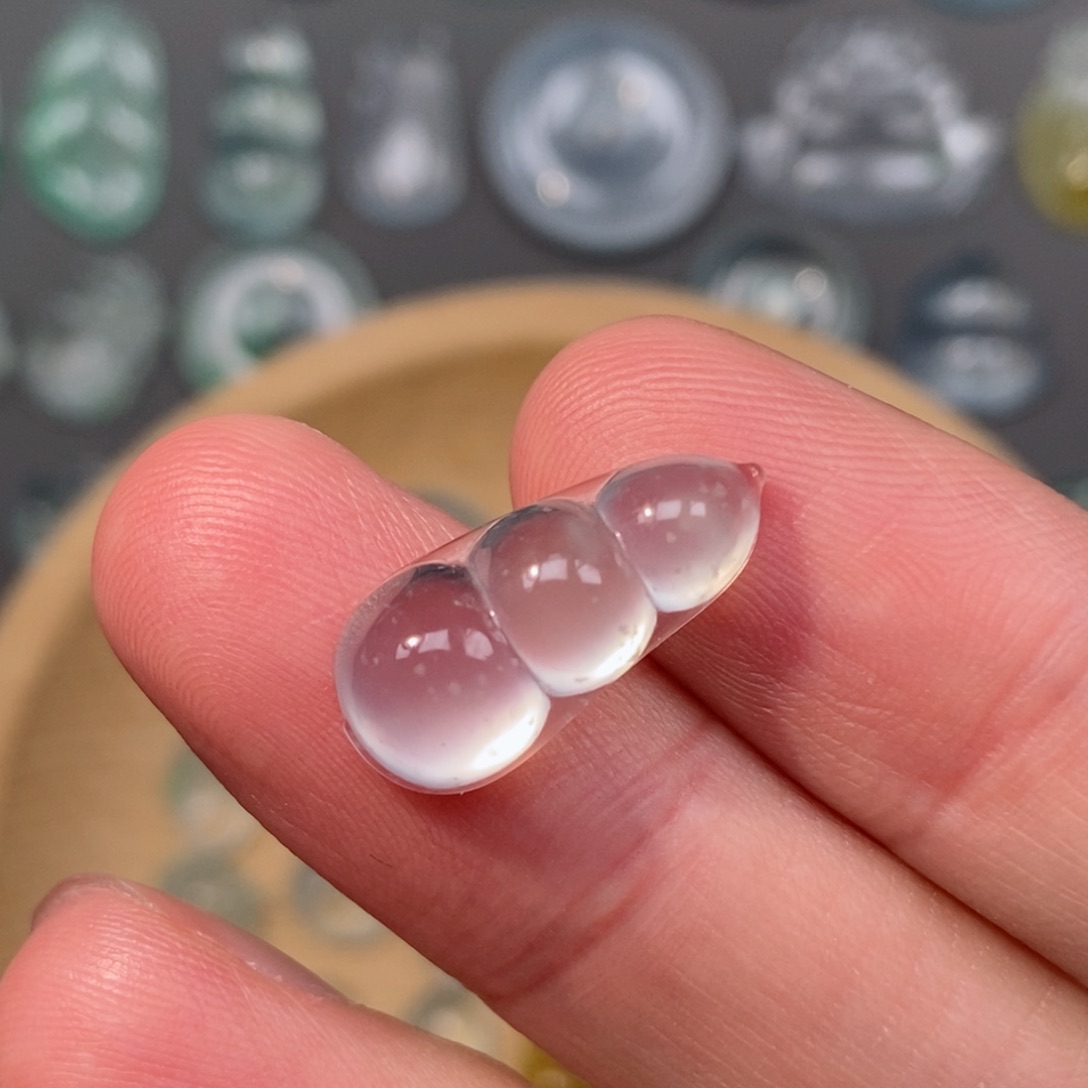 翡翠颈饰未镶嵌福豆