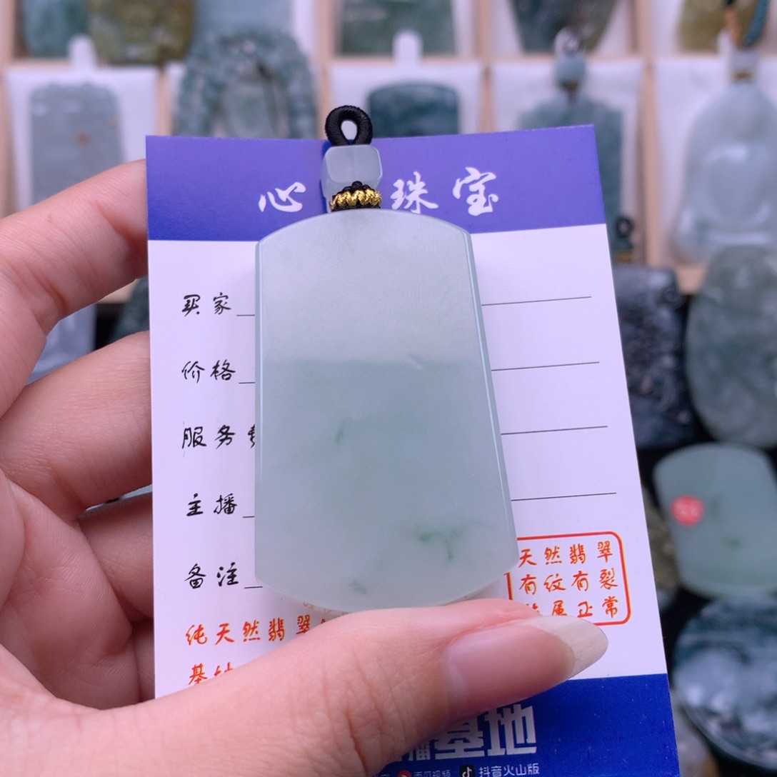 翡翠颈饰未镶嵌肚*哥翡翠