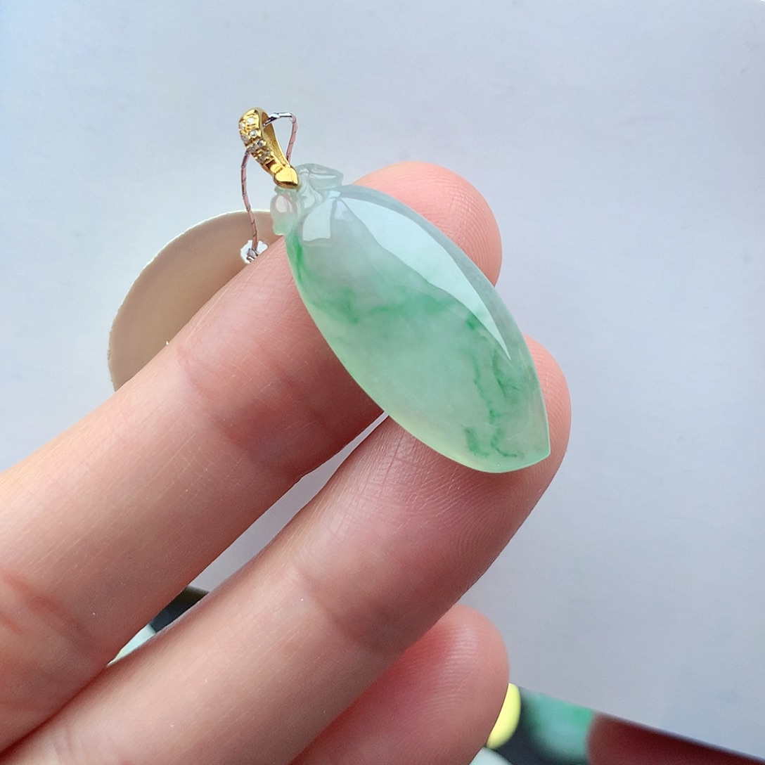 翡翠颈饰18K金镶嵌翡翠