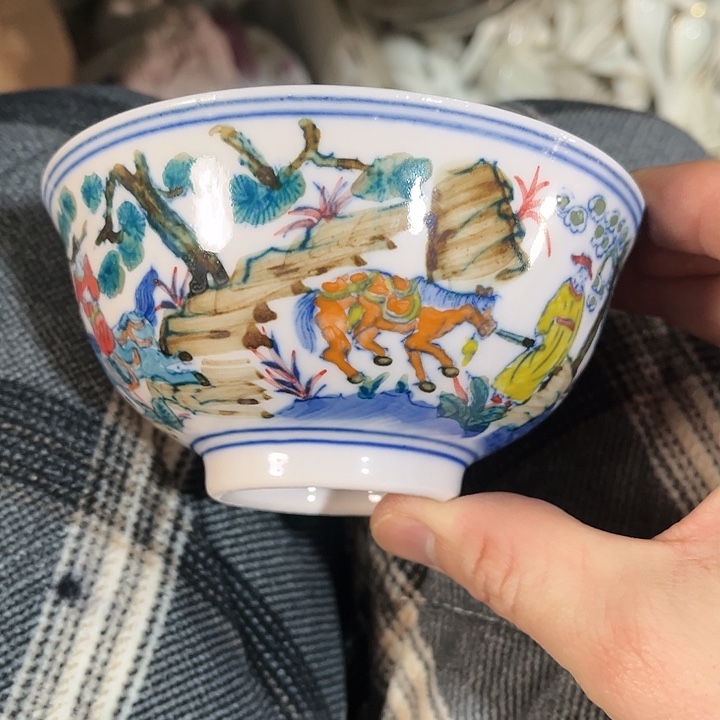 瓷片//////直径12.5厘米。红。