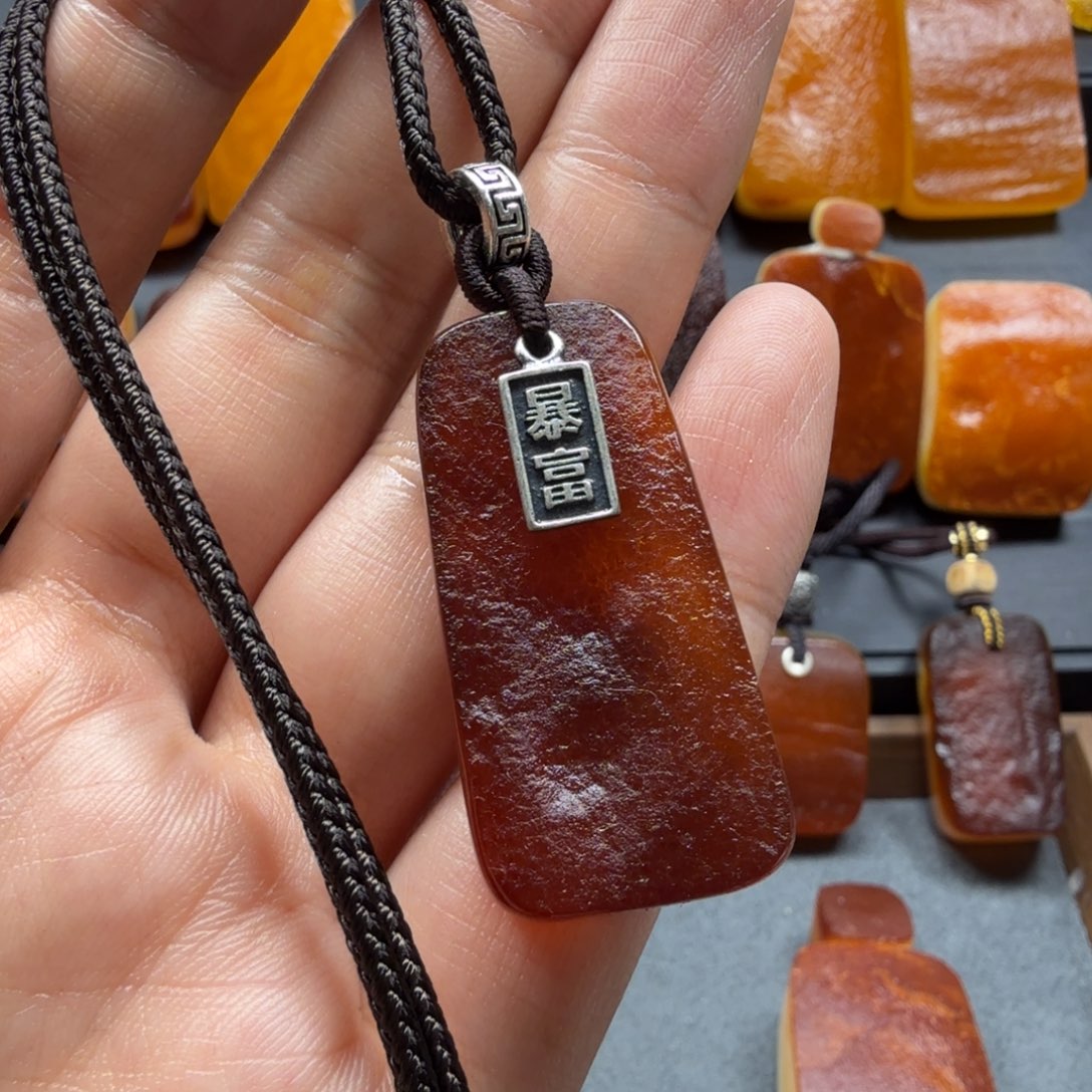 未镶嵌吊坠(赠链)琥珀