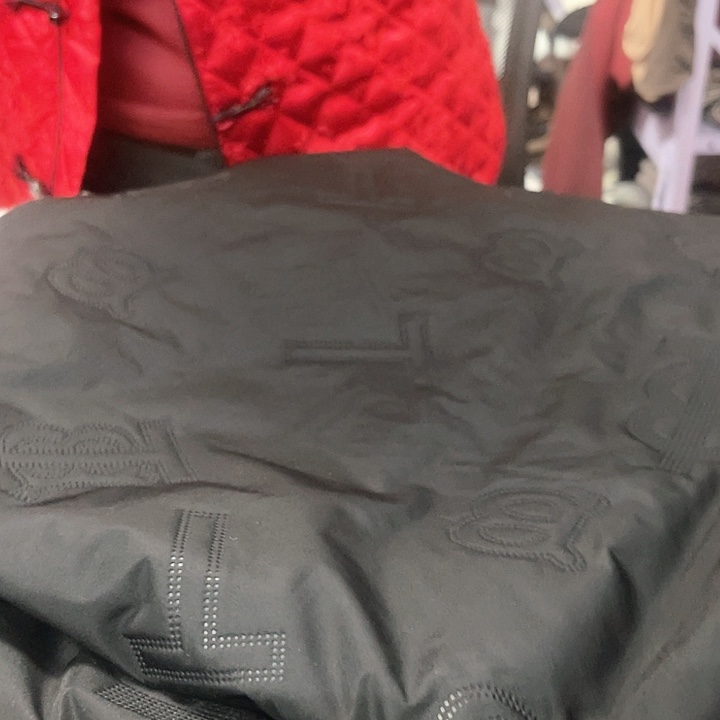 黑色B字母夹棉1.5米布料