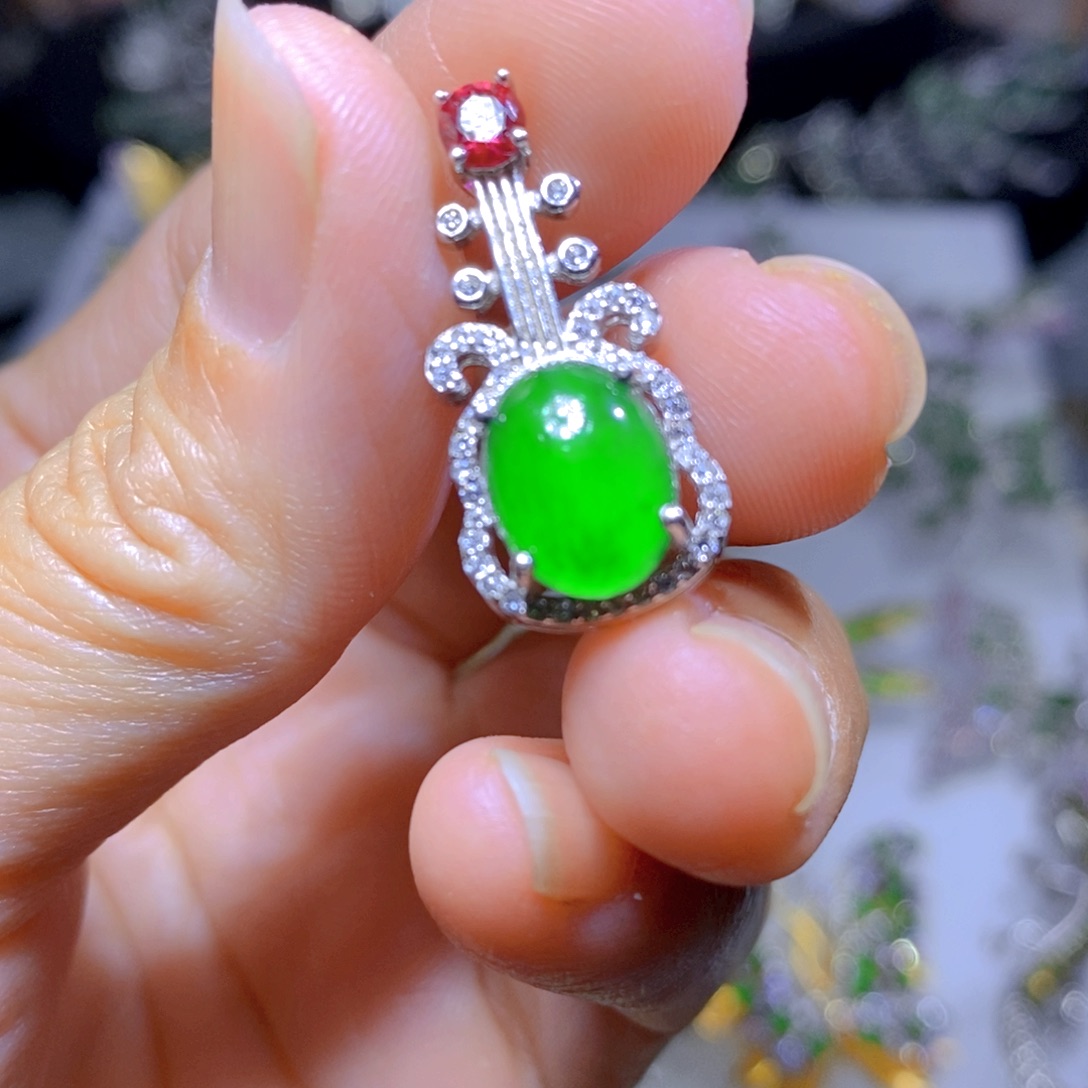 翡翠颈饰银S925镶嵌天然翡翠