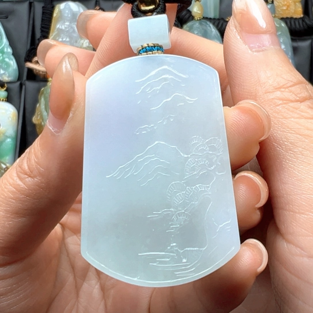 翡翠颈饰未镶嵌山水