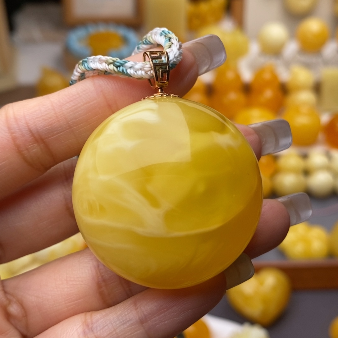 佳***@蜜蜡未镶嵌颈饰饼