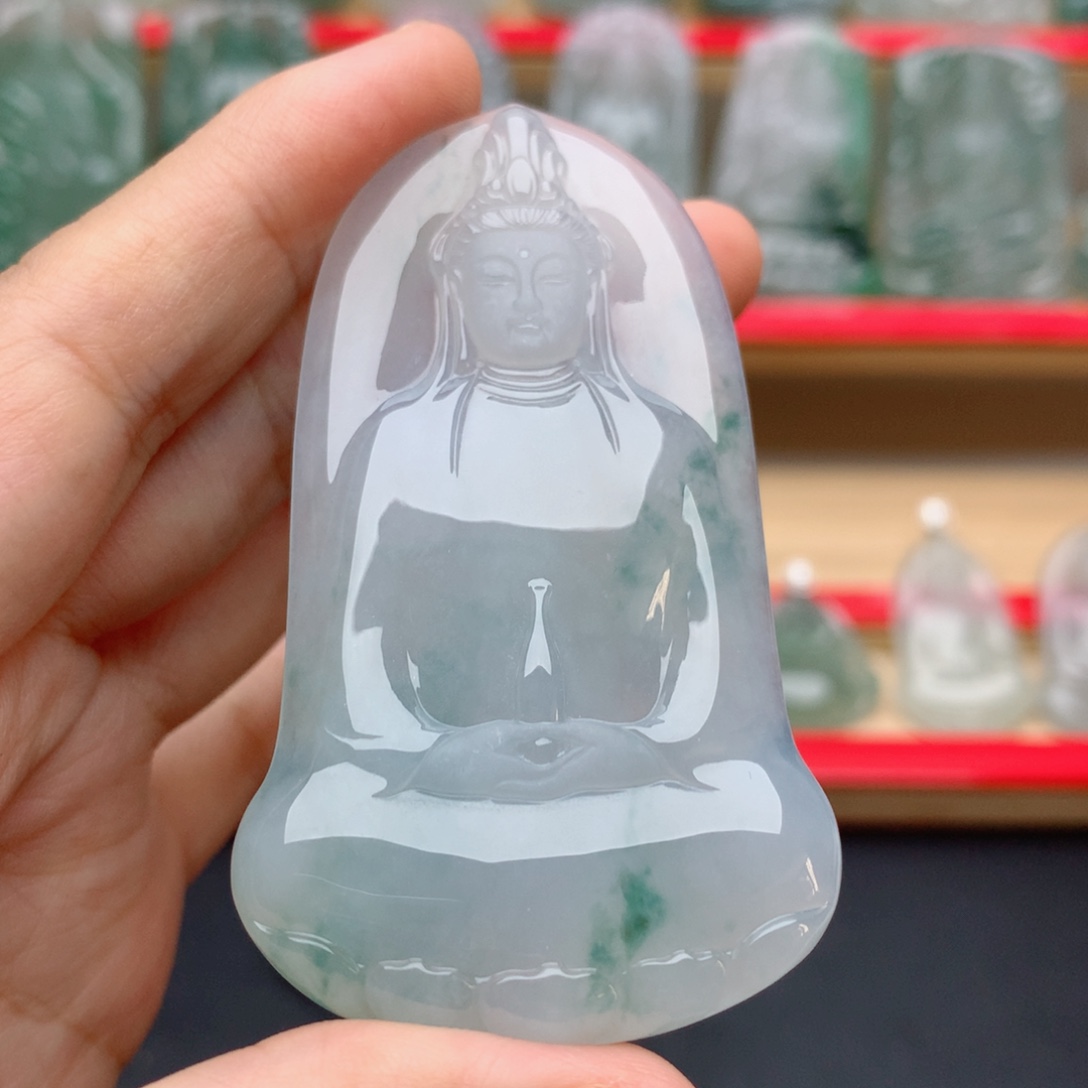 若***隐颈饰未镶嵌翡翠素衣