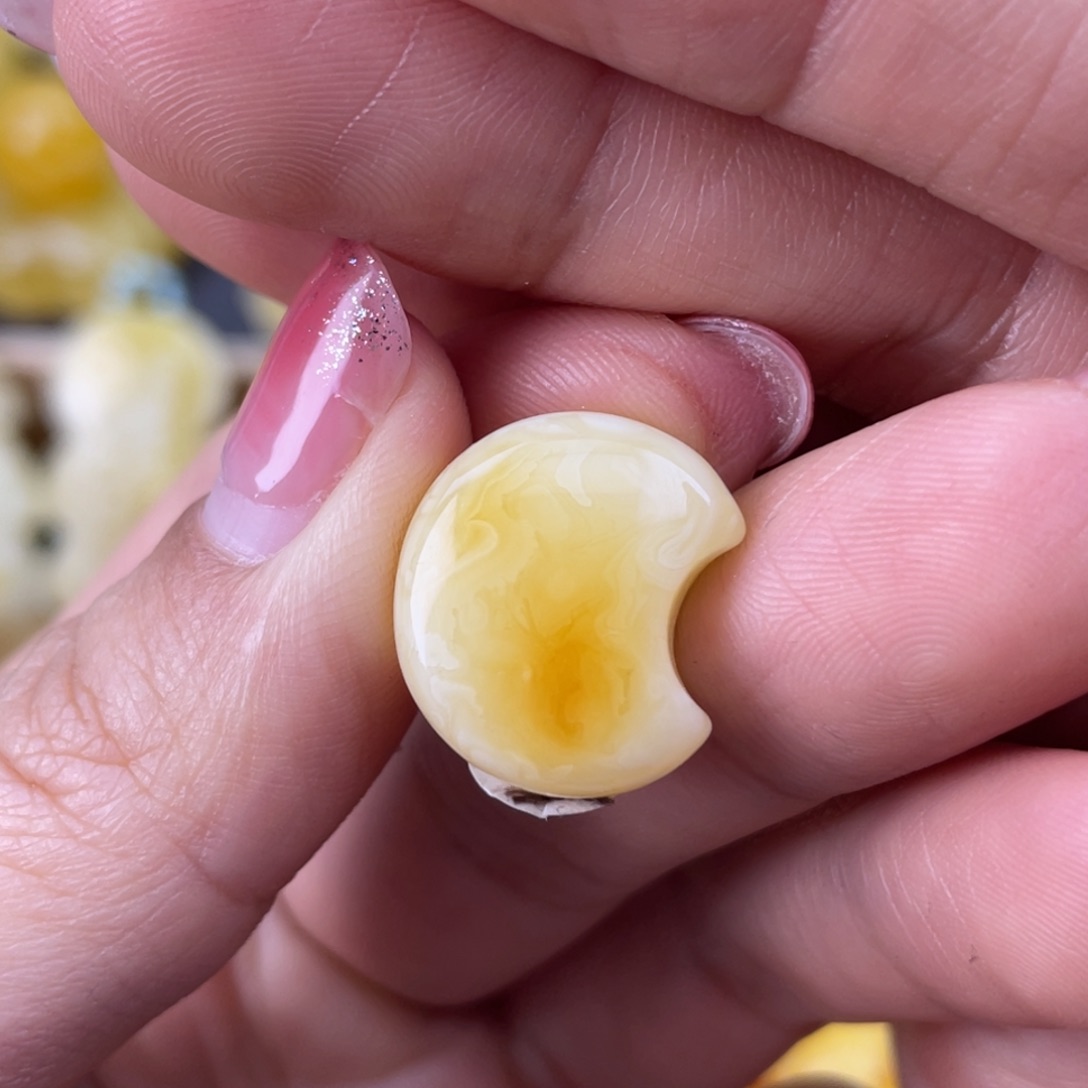 琥珀裸石未镶嵌蜜蜡