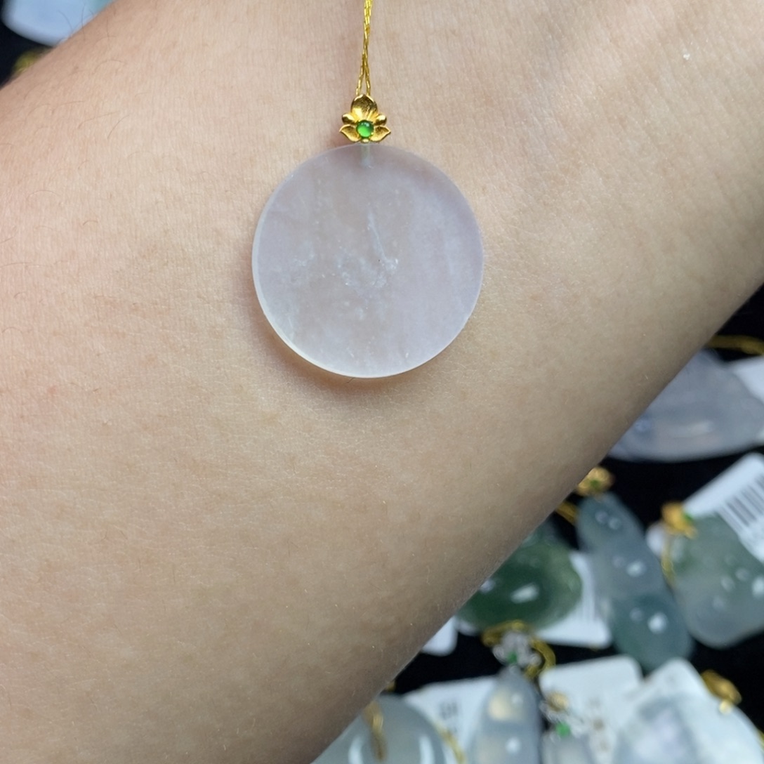 翡翠18K金镶嵌颈饰无事牌