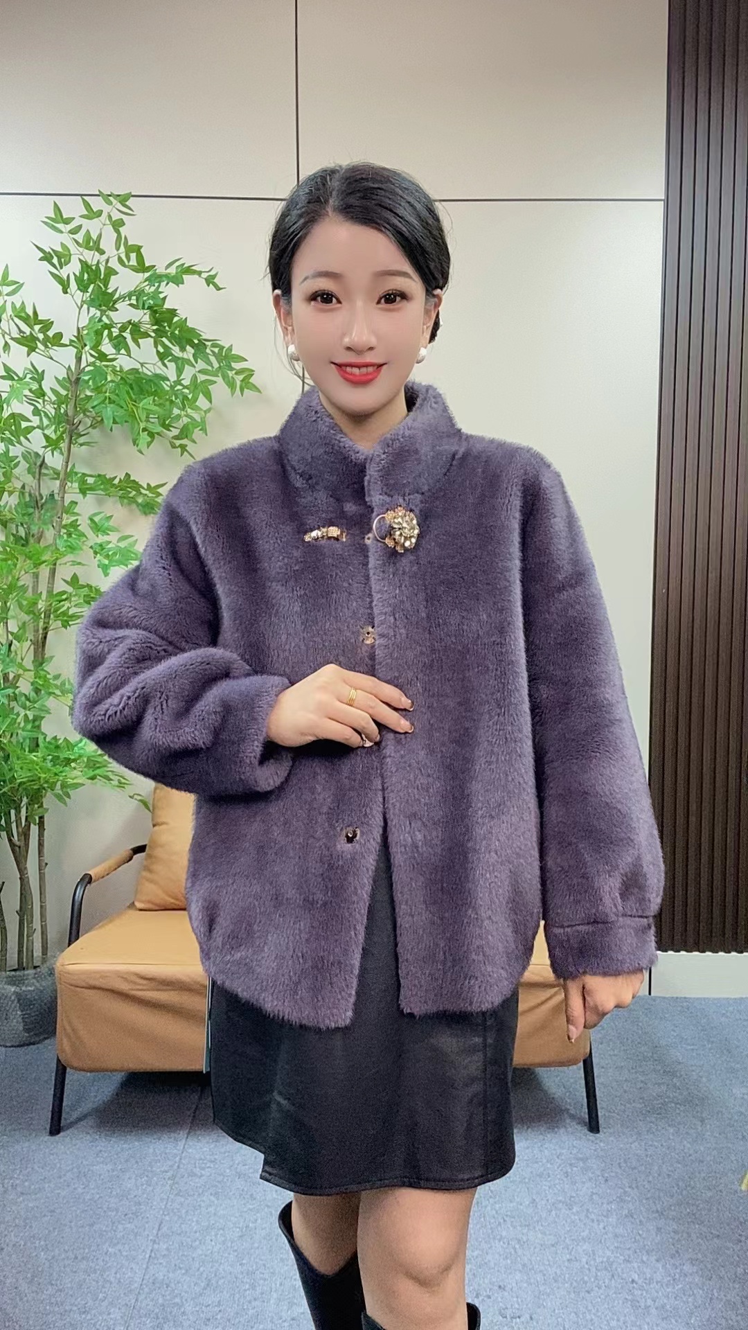 一粒扣时尚百搭洋气纯色中老年妈妈装毛毛外套
