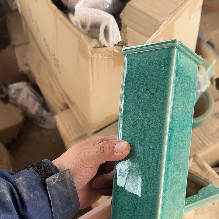 是一个不知名作家与著名导演兼电影演员们之间