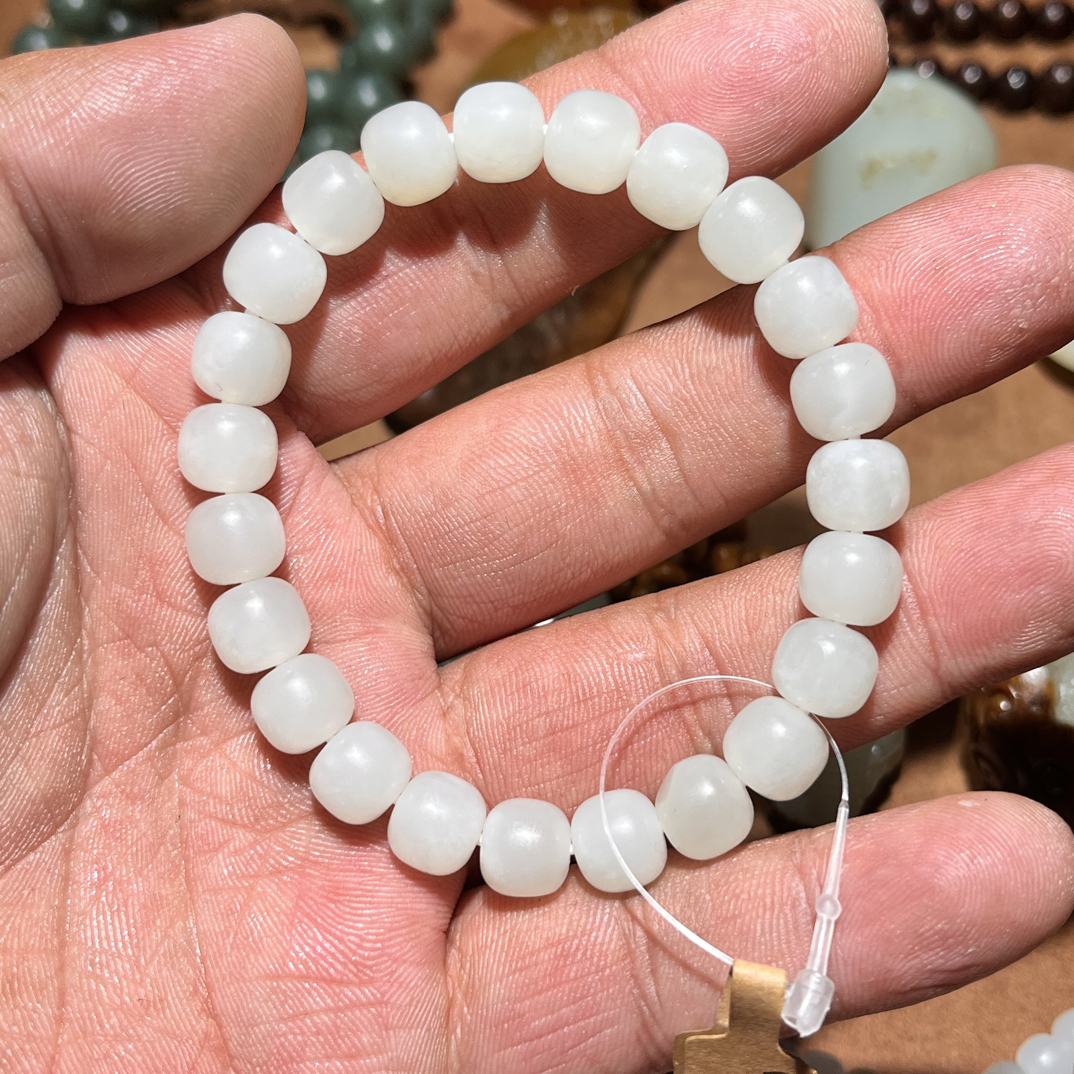新疆和田玉老型白玉手串