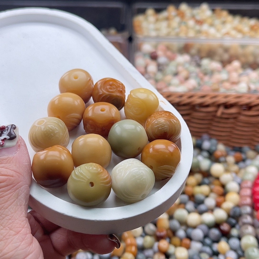 白玉菩提吊坠B/20mm/13颗微瑕