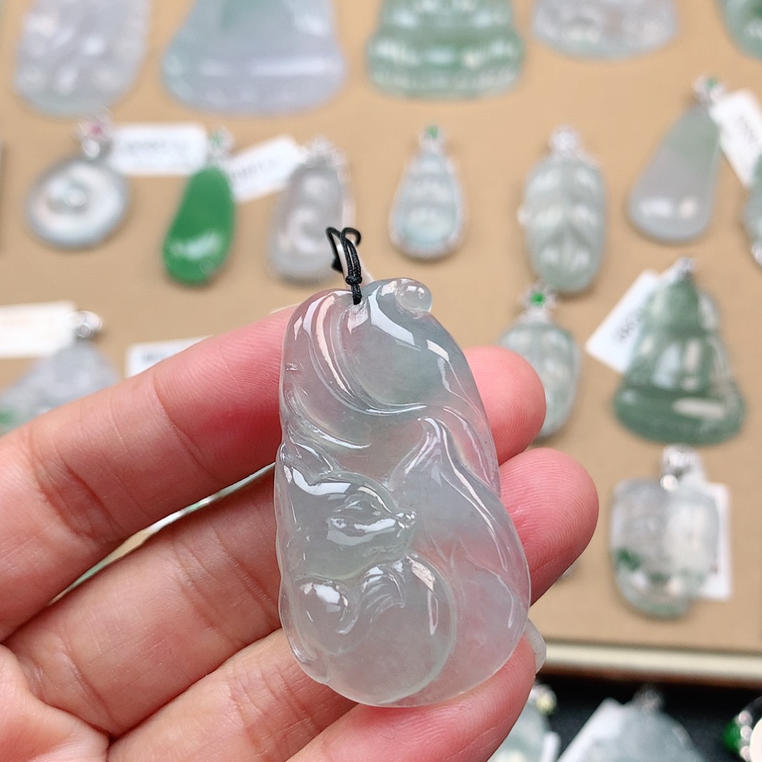 翡翠颈饰未镶嵌狐狸