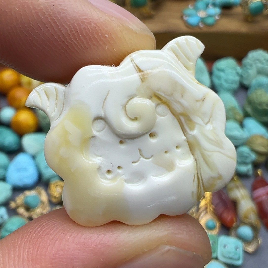 琥珀颈饰未镶嵌羊