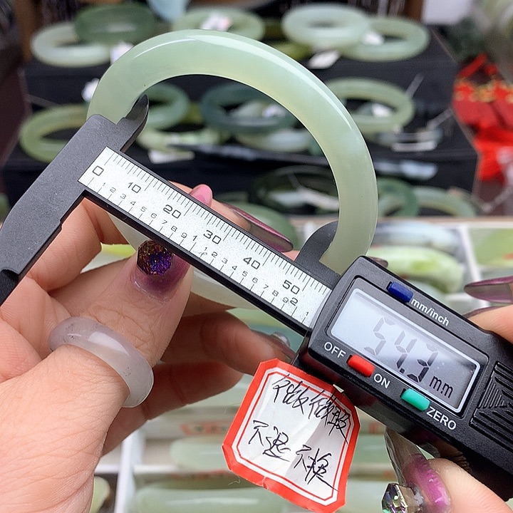 蛇纹石玉手镯未镶嵌485