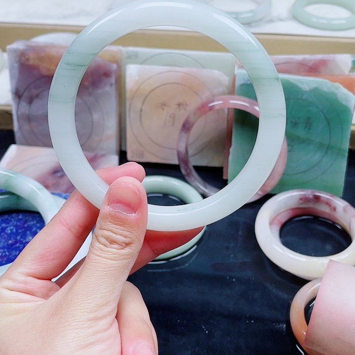 石英质玉手镯未镶嵌随**苔