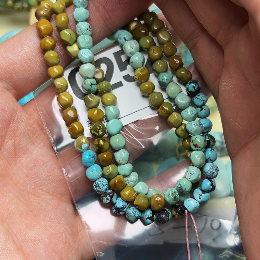 绿松石配饰未镶嵌