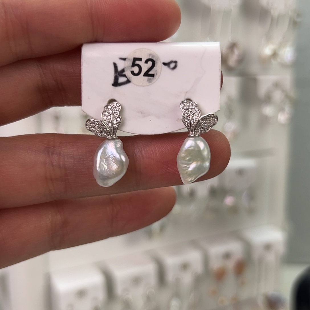 非金属巴洛克花瓣耳饰 