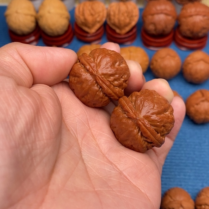 文玩核桃把件绣球