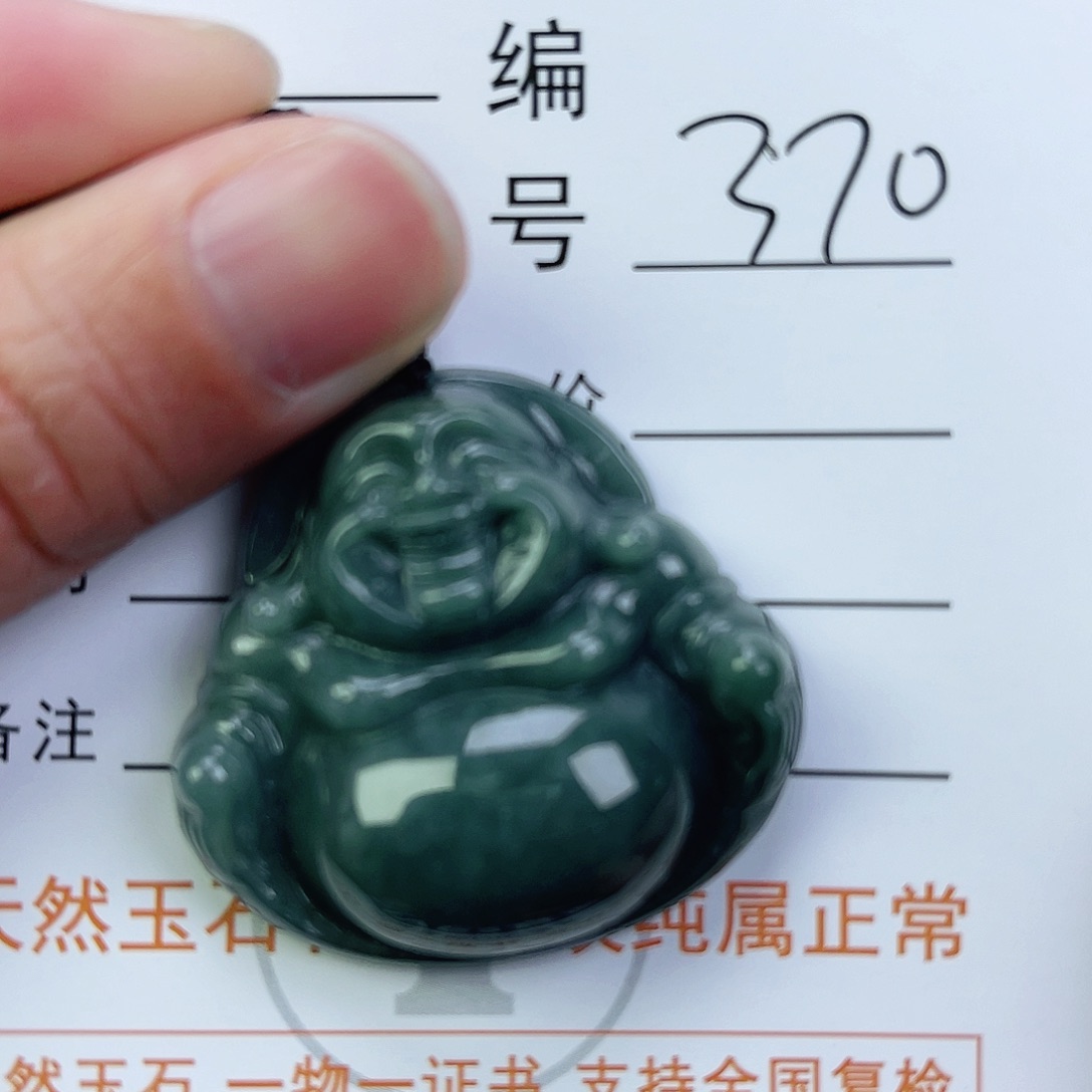 翡翠颈饰未镶嵌佛公