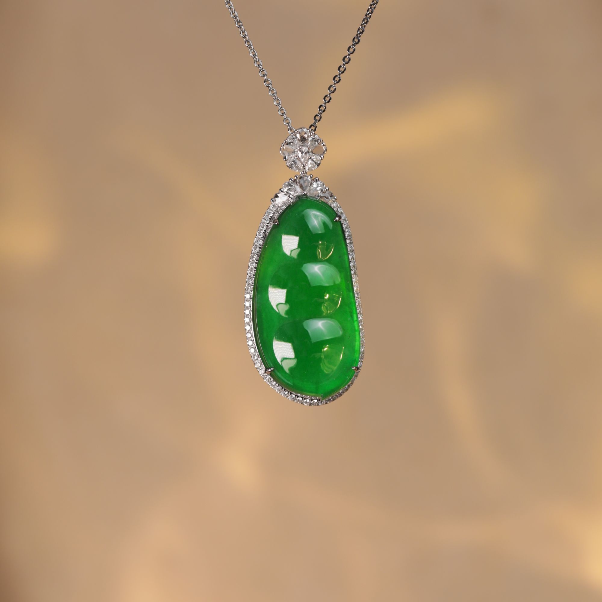 天然A货翡翠高冰满绿色颈饰18K真金真钻镶嵌豆子吊坠