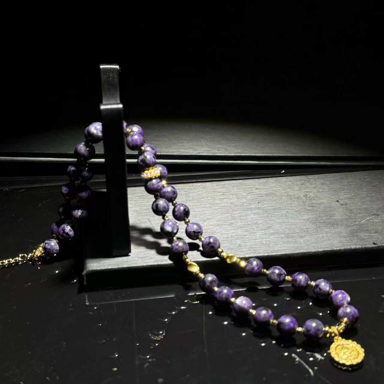 【皇后甄选】火焰丝绒紫圆珠项链