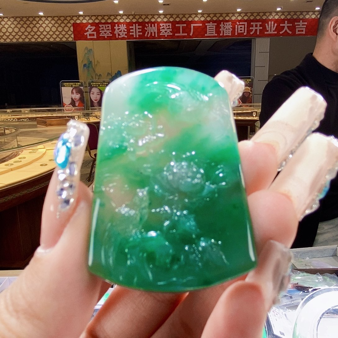 石英质玉颈饰未镶嵌