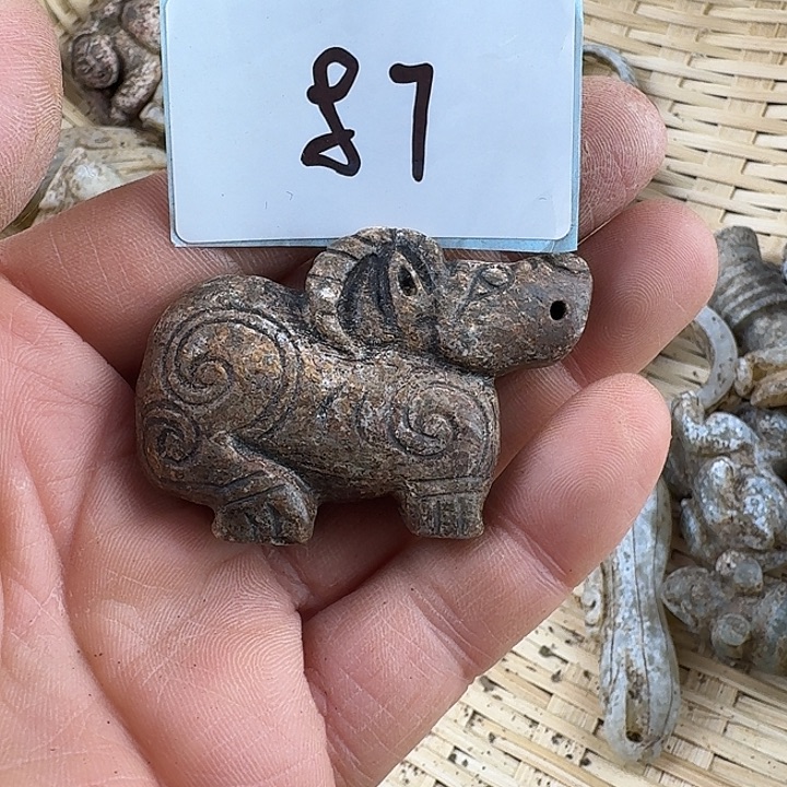 花***仔和田玉未镶嵌颈饰