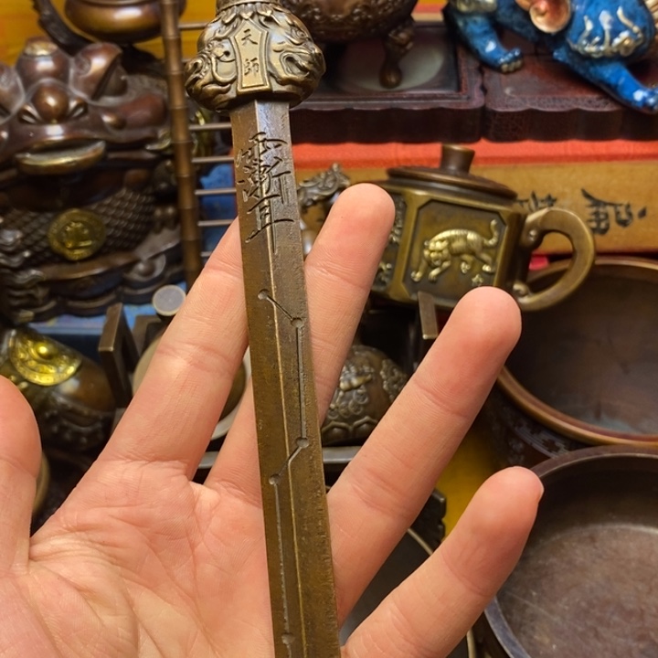 铜器摆件做工精良