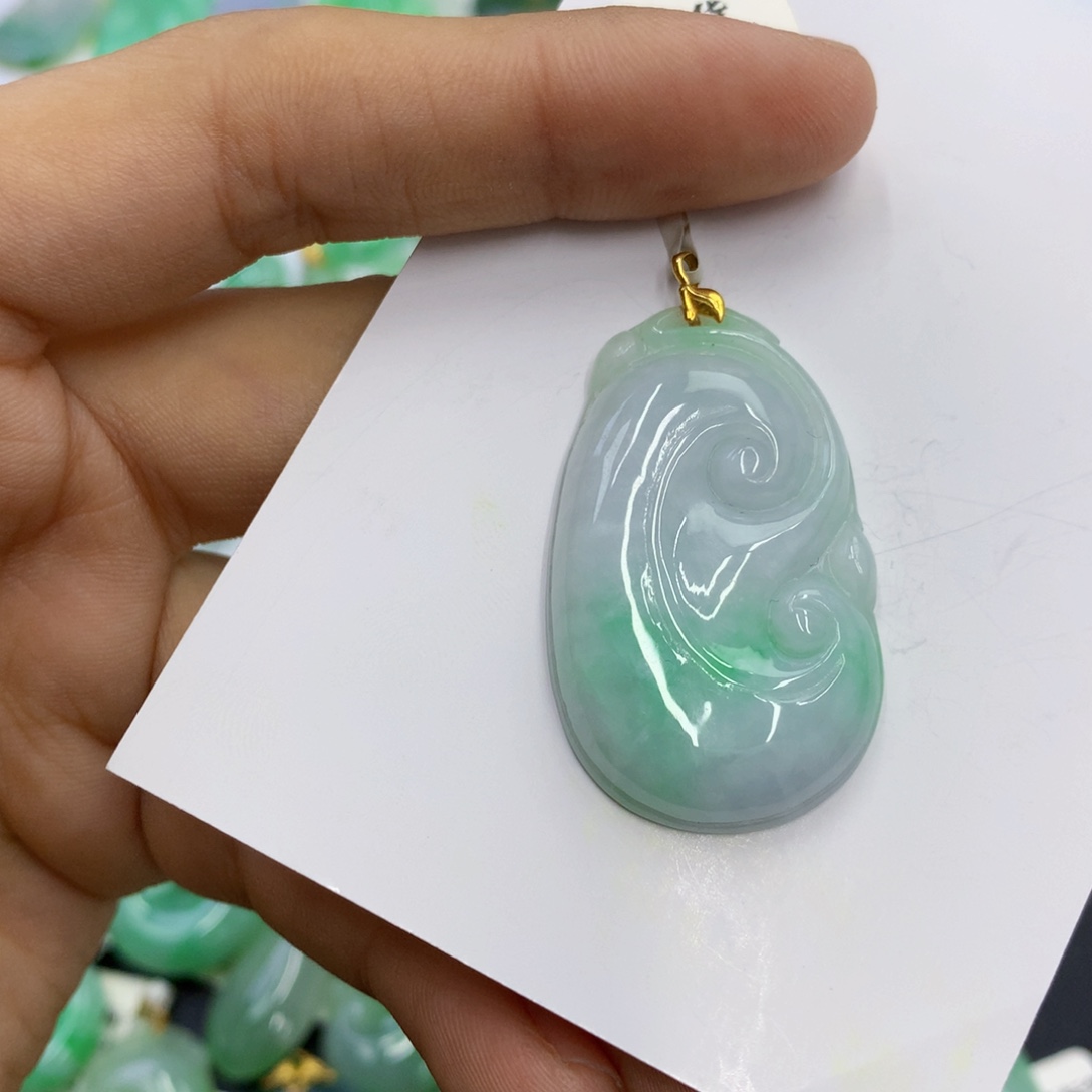 翡翠18K金镶嵌颈饰翡翠