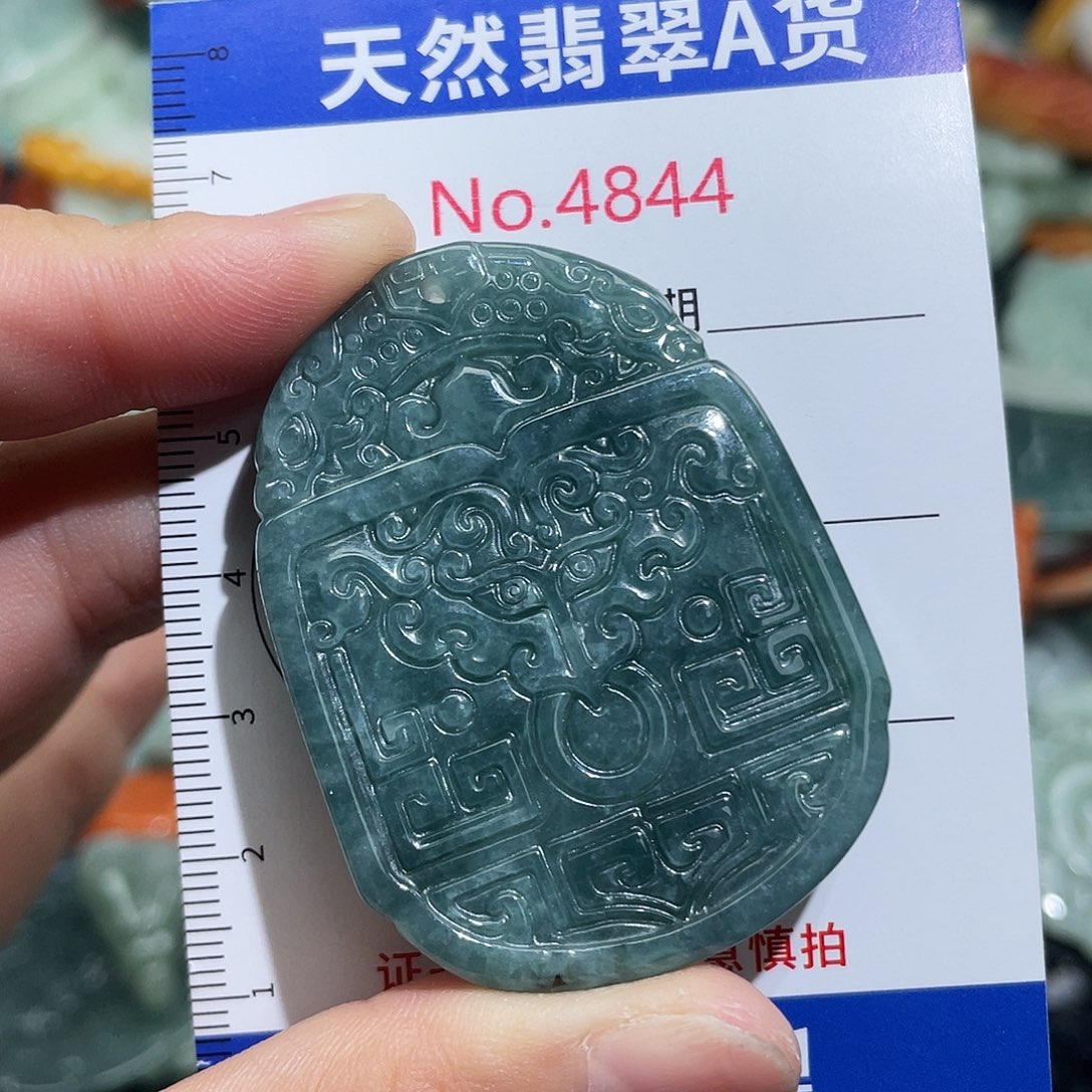翡翠未镶嵌挂件4844