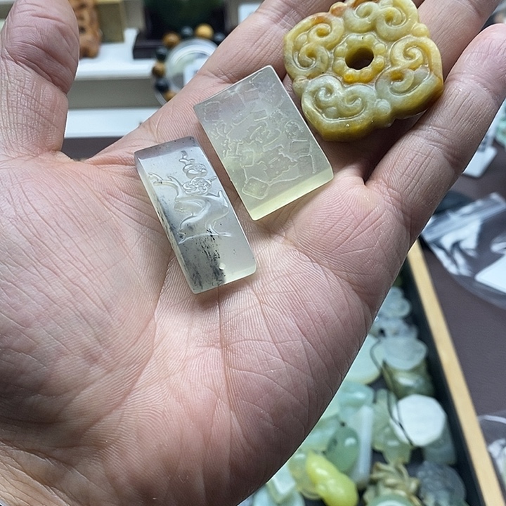 蛇纹石玉未镶嵌颈饰