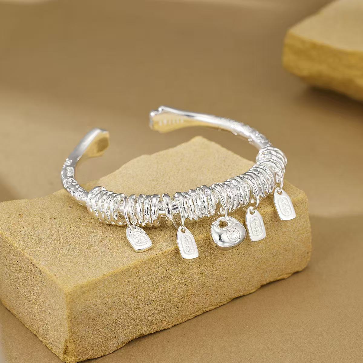 【清仓专属】轻职风女原创设计猫爪福袋盘缠款式  喜庆节日生肖挂饰