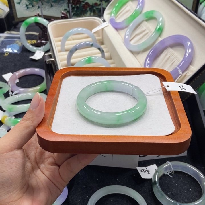 王***作非金属56_57手镯圈口